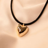 Kadın Altın Kalpli Siyah Kolye